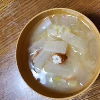 長ネギと大根とちくわのお味噌汁